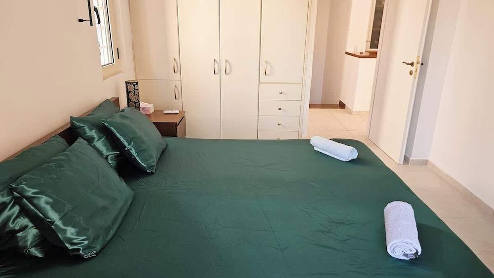 Casa Elysia 1BR with Beach & Pool Apartment, Patio, Beachside 2