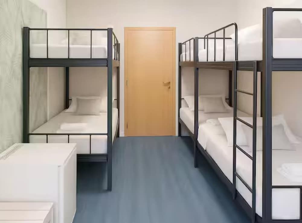 Silver Gate Rooms-diocletian's Palace Quadruple Room (Six-Bed Room) 5