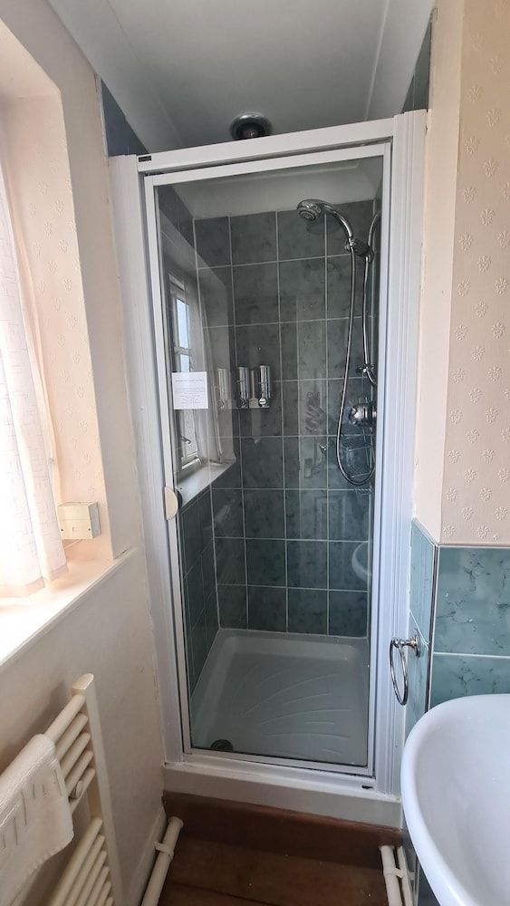 The Foresters Arms Suite, Ensuite 5