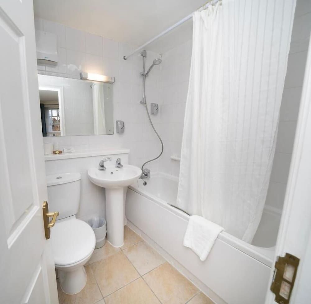 The Angel Hotel Basic Double Room 2