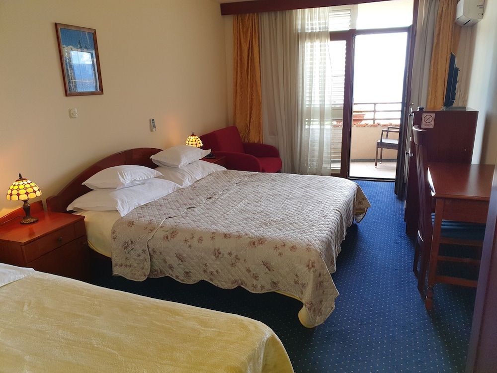 Hotel Miramare Njivice Triple Room, Balcony, Sea View