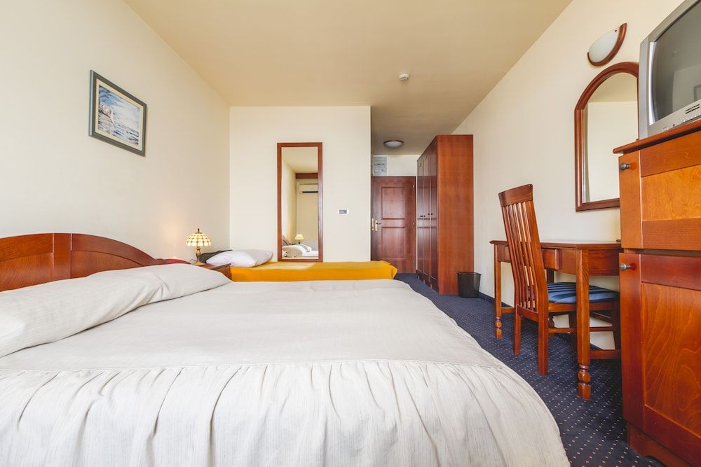 Hotel Miramare Njivice Triple Room, Balcony, Sea View 2