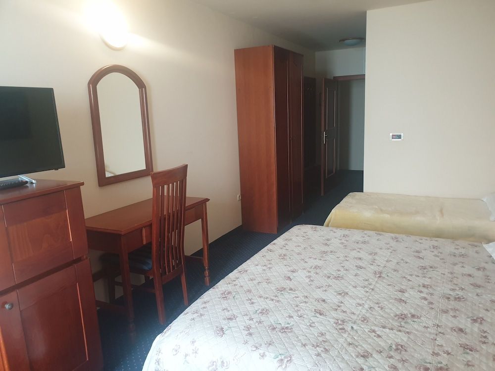 Hotel Miramare Njivice Triple Room, Balcony, Sea View 3