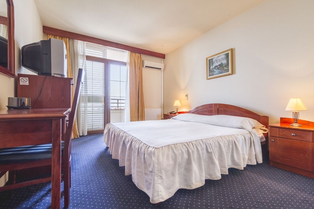 Hotel Miramare Njivice Double Room, Balcony, Sea View 3