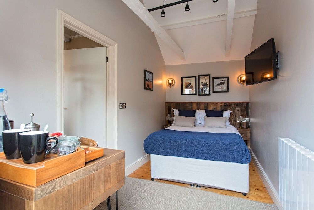 Three Swallows Classic Double Room, Ensuite (Dog Friendly) 8