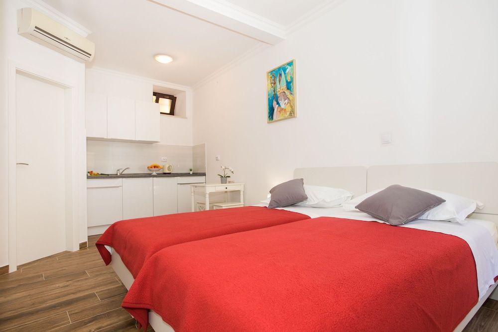 Apartments Santa Maria Double or Twin Room 8