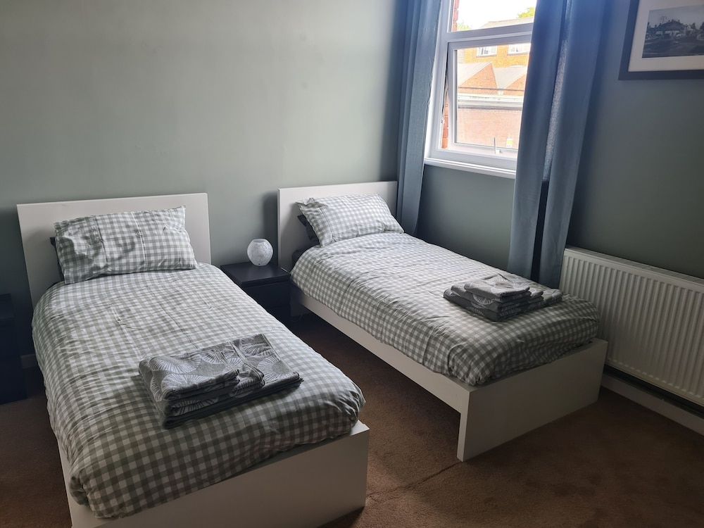 The Hen House Standard Twin Room, Shared Bathroom 3