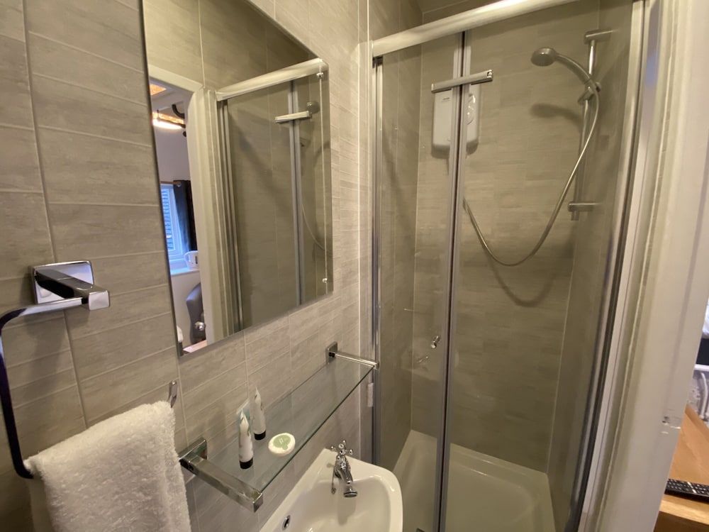 Basic Single Room, Ensuite