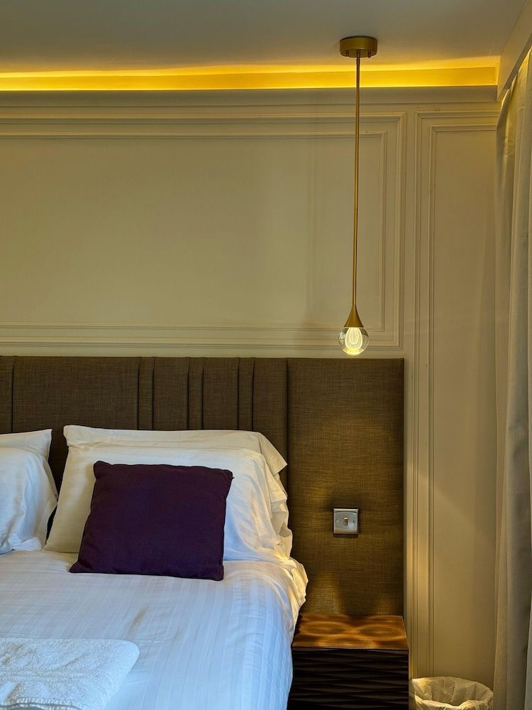 The Old Farm Hotel Deluxe Double Room, Ensuite, Garden View