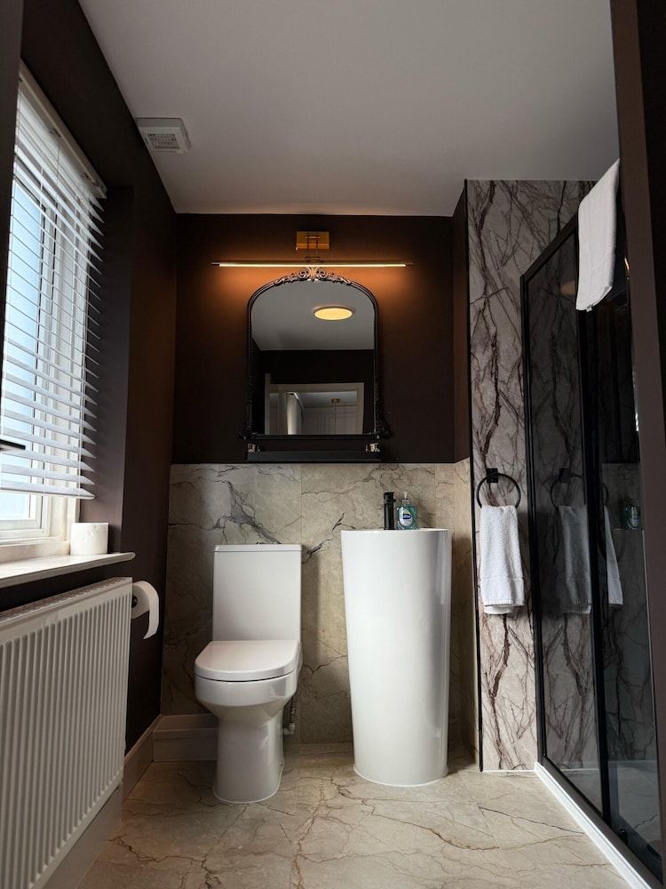 The Old Farm Hotel Deluxe Double Room, Ensuite, Garden View 5