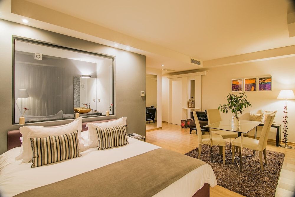 Golden Suites & Spa Superior Suite 4