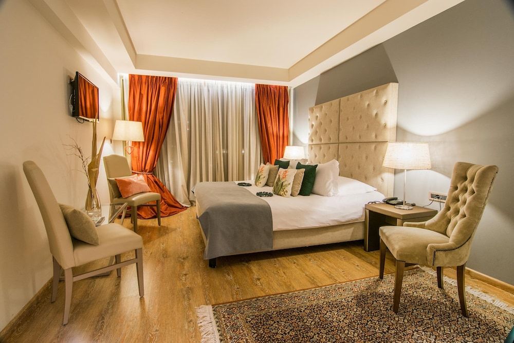 Golden Suites & Spa Executive Suite 3