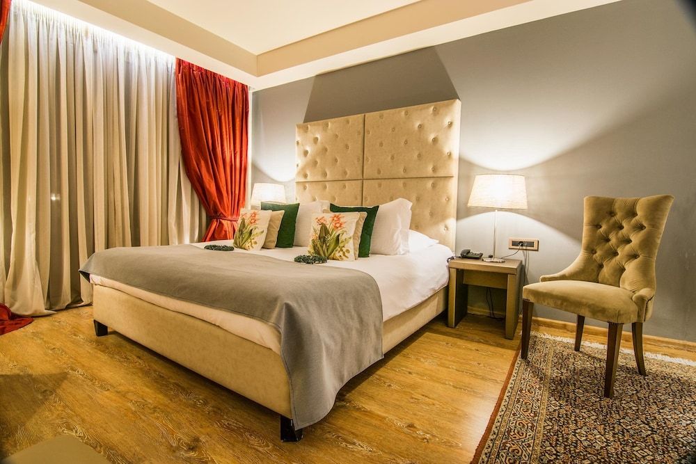 Golden Suites & Spa Executive Suite 2