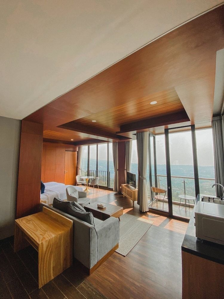 Damar Langit Resort Deluxe Twin Room 5