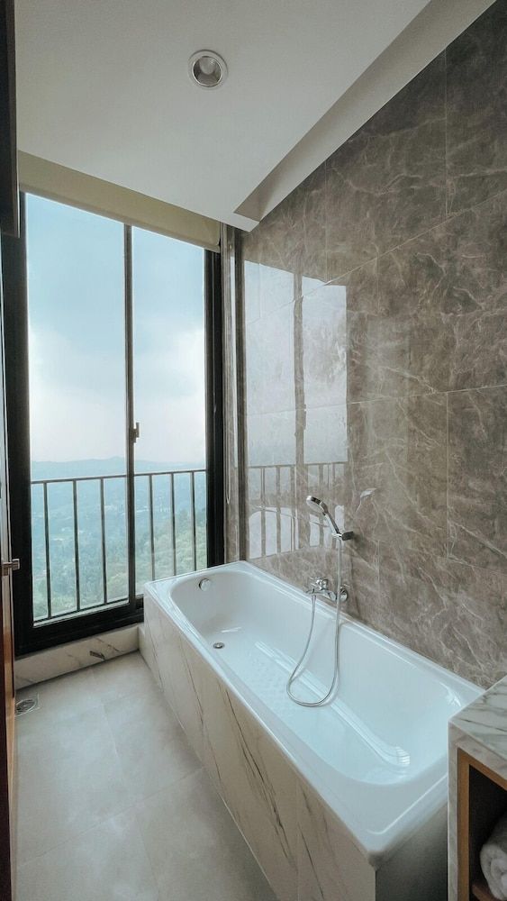 Damar Langit Resort Executive Double Room 5