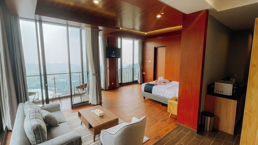 Damar Langit Resort Executive Double Room 4