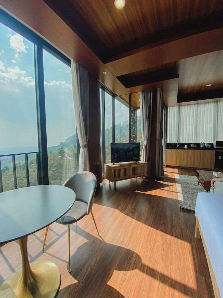 Damar Langit Resort Deluxe Twin Room 2