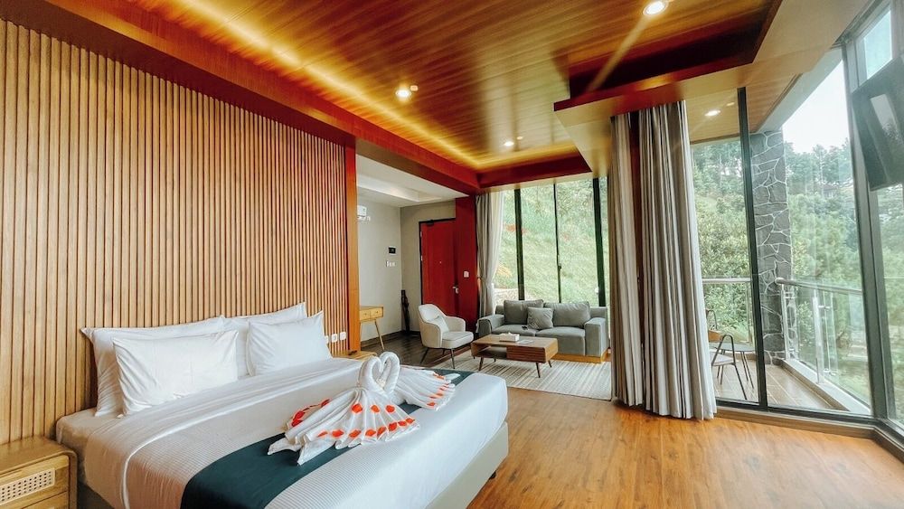 Damar Langit Resort Executive Double Room 3