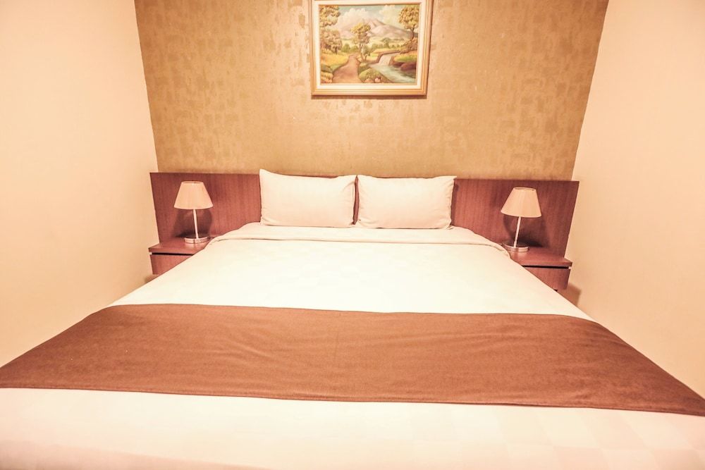 Great Western Hotel & Resort Serpong Deluxe Double Room, Balcony, City View 2