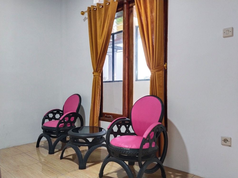 Hally Batulayang Standard Double Room 4