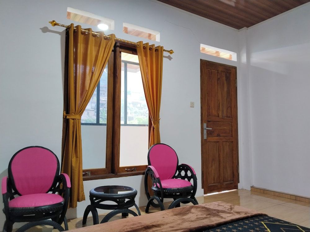 Hally Batulayang Standard Double Room 2