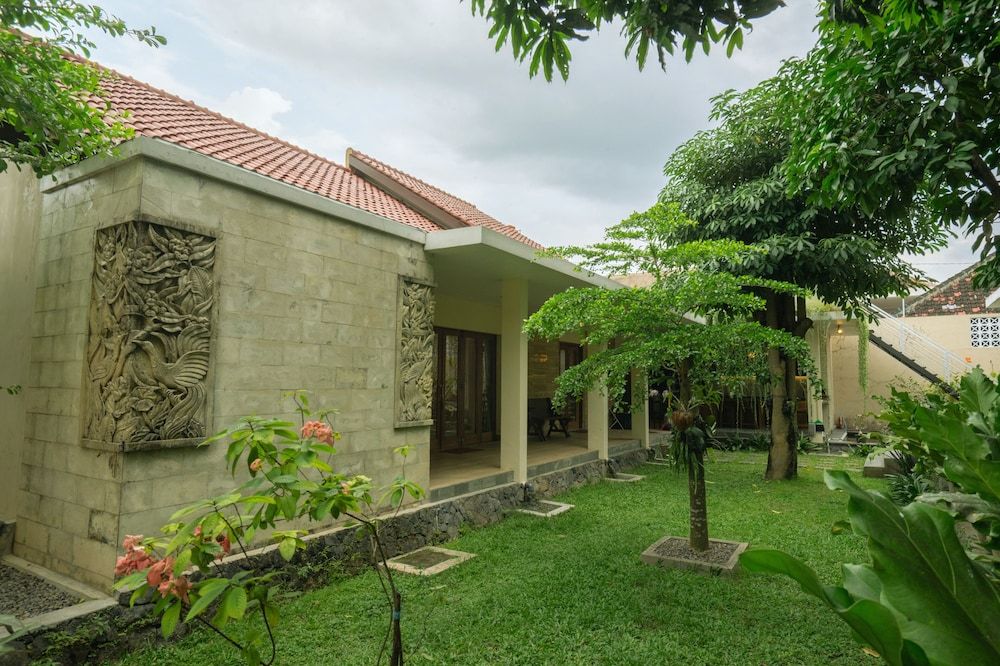 Griya Bayan Kraguman Classic Villa, 3 Bedrooms, Kitchen, Courtyard Area 11