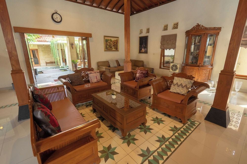 Griya Bayan Kraguman Classic Villa, 3 Bedrooms, Kitchen, Courtyard Area 8