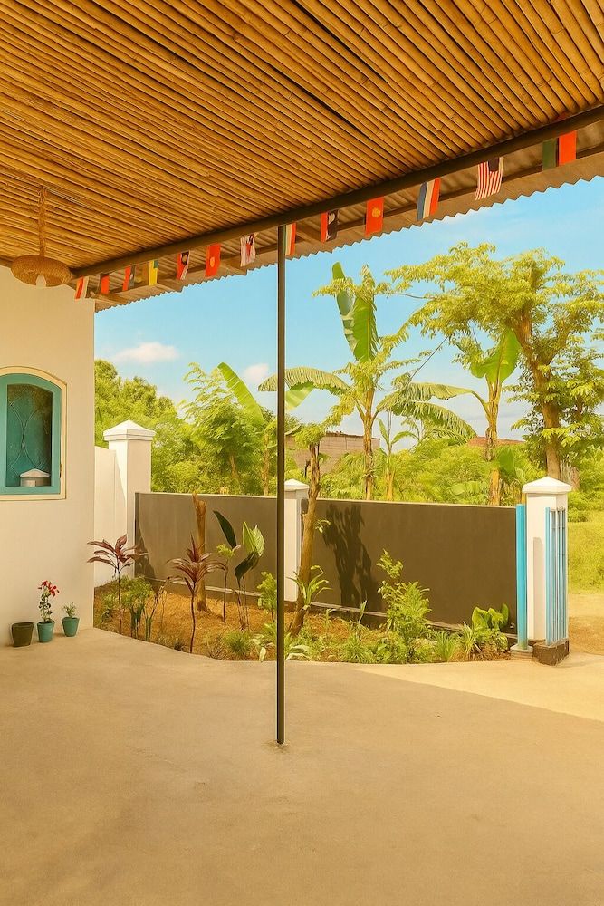 Casa De' Summer Banyuwangi Economy Double Room, Park View 11