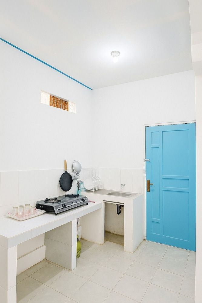 Casa De' Summer Banyuwangi Economy Double Room, Park View 9