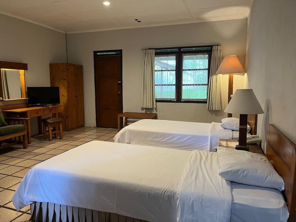 Grand Panorama Lembang Standard Twin Room, Garden View 4