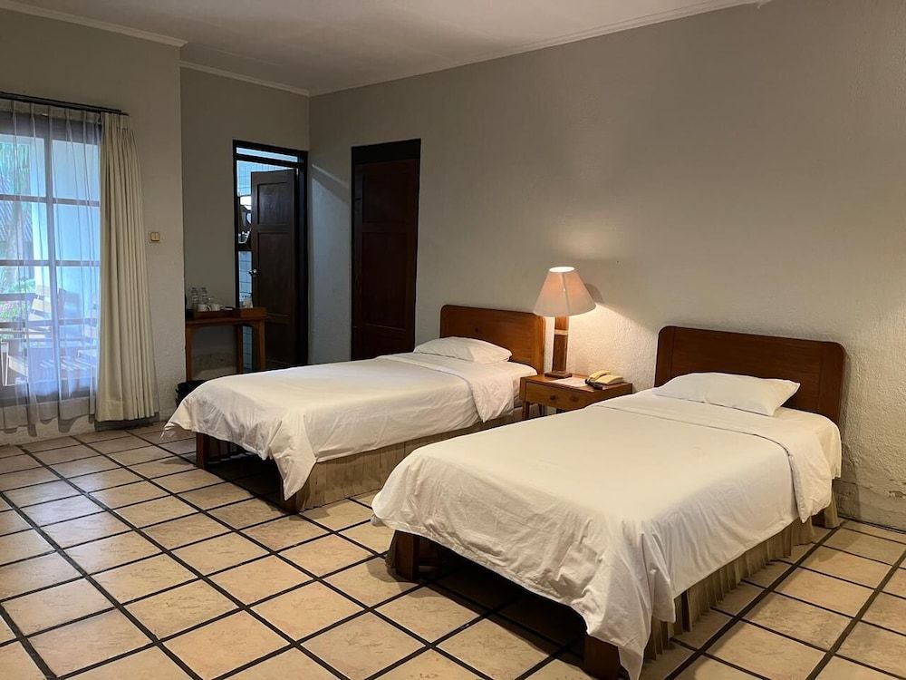 Grand Panorama Lembang Standard Twin Room, Garden View 5