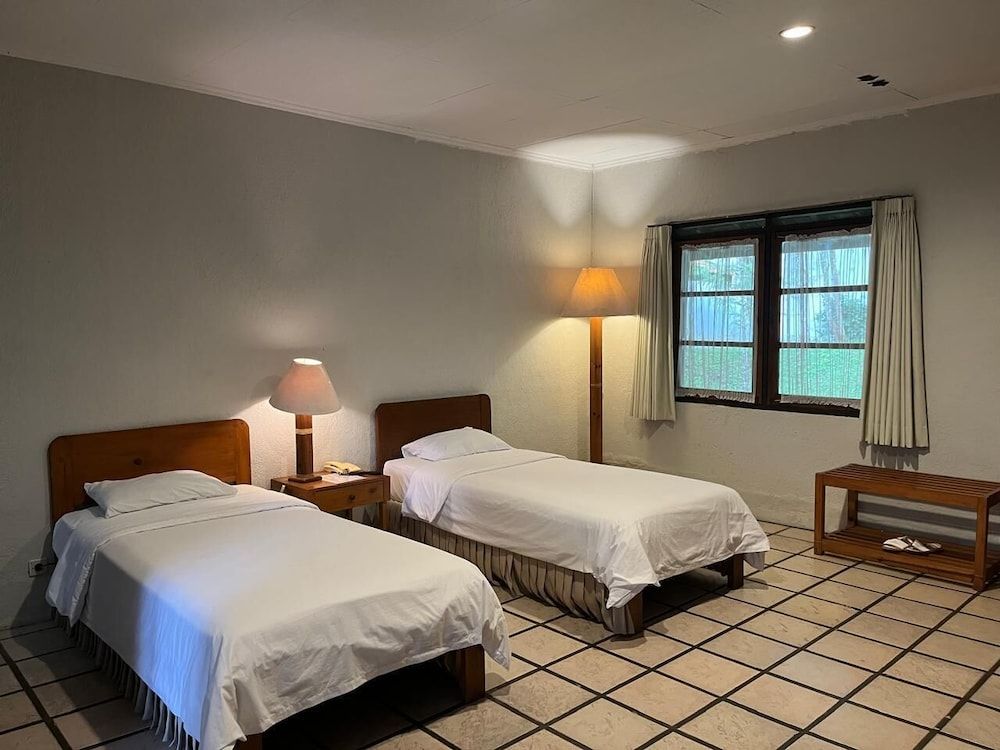 Grand Panorama Lembang Standard Twin Room, Garden View 3