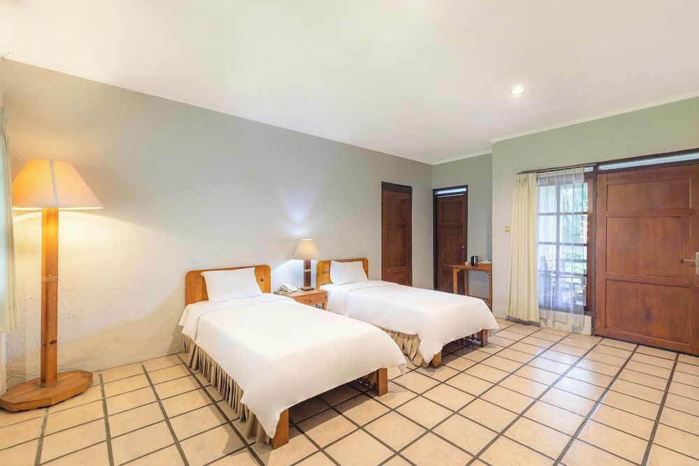 Grand Panorama Lembang Standard Twin Room, Garden View 8