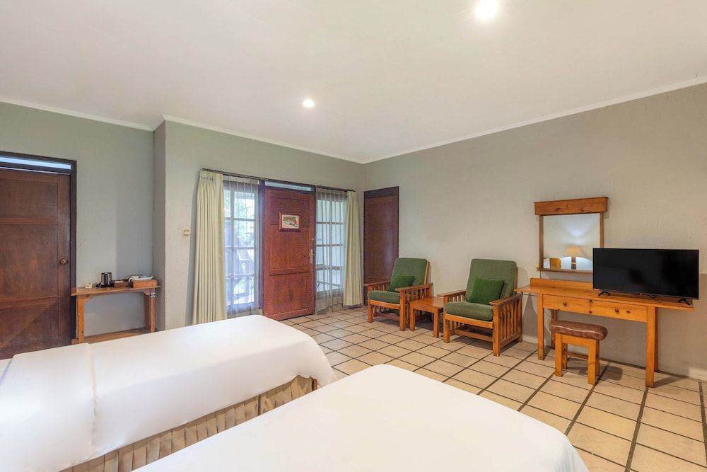 Grand Panorama Lembang Standard Twin Room, Garden View 7