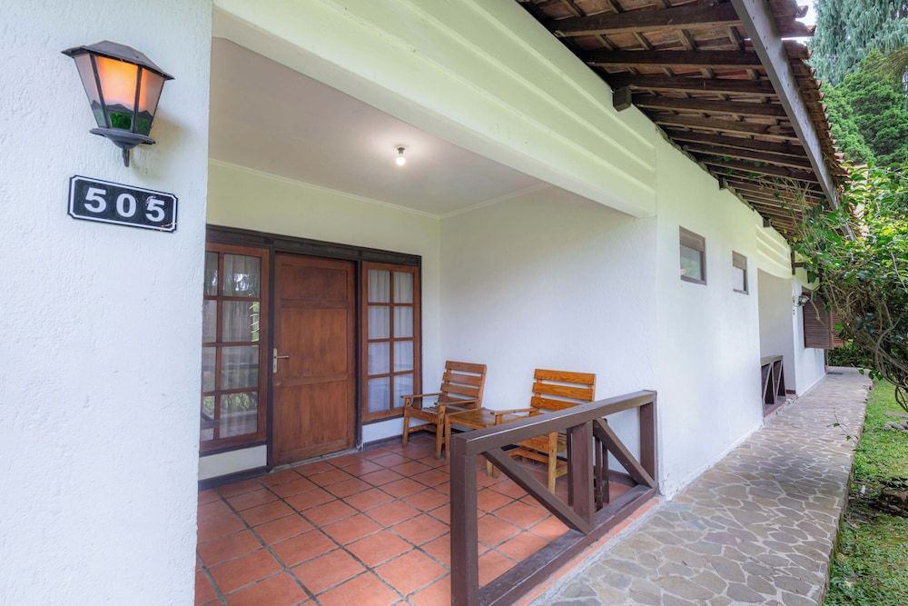 Grand Panorama Lembang Standard Twin Room, Garden View 10