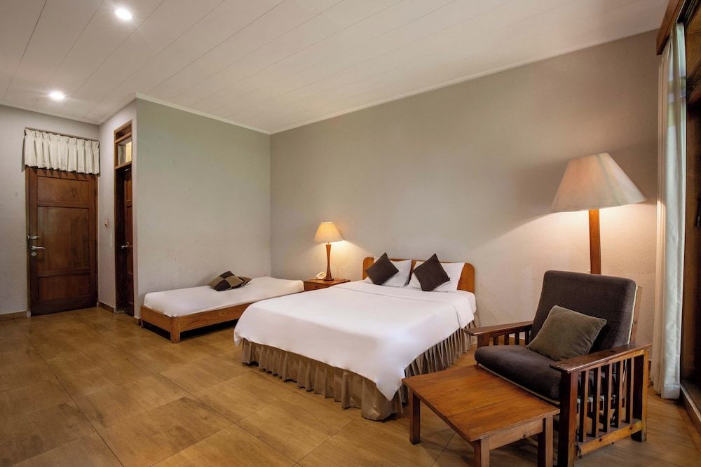 Grand Panorama Lembang Grand Double Room, Garden View 6