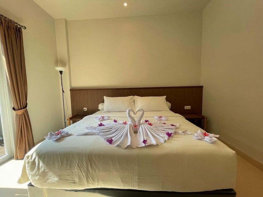 East Marina Guesthouse Deluxe Room, Pool View 2