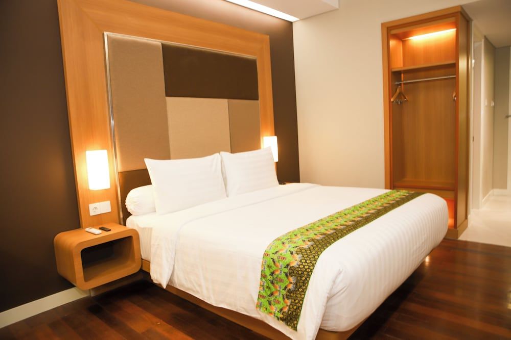 Front One Hotel Papua Lestari Deluxe Double Room 11