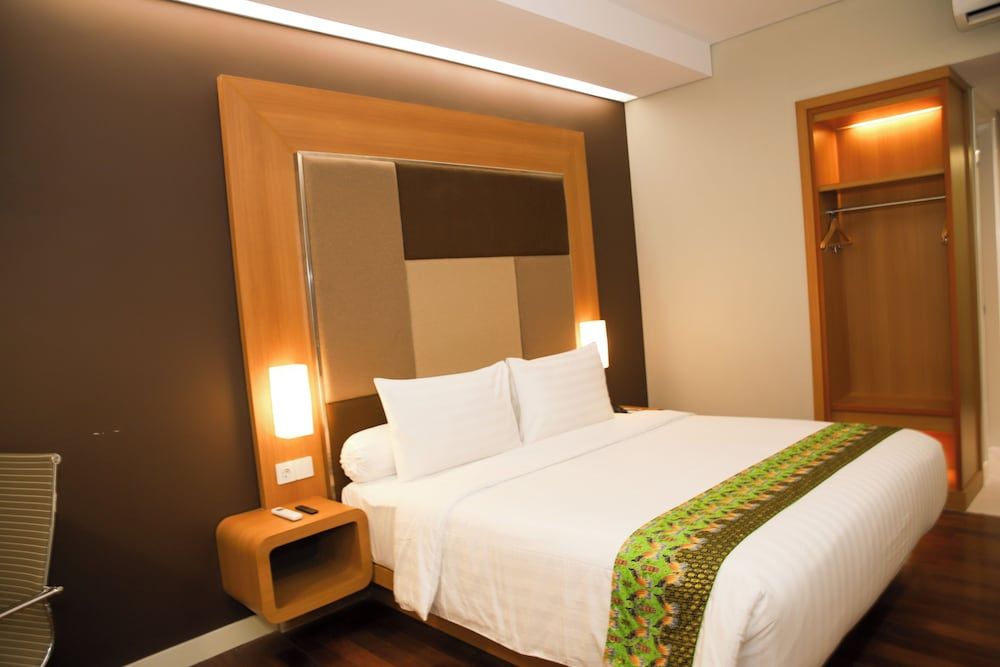 Front One Hotel Papua Lestari Deluxe Double Room 2