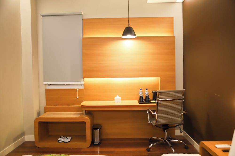 Front One Hotel Papua Lestari Deluxe Double Room 6