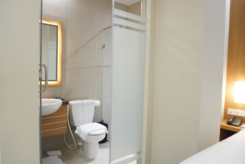 Front One Hotel Papua Lestari Superior Double Room, No Windows 6