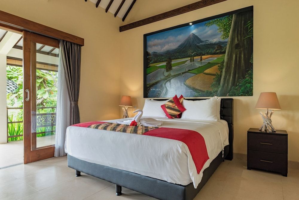Superior Bungalow, Hill View
