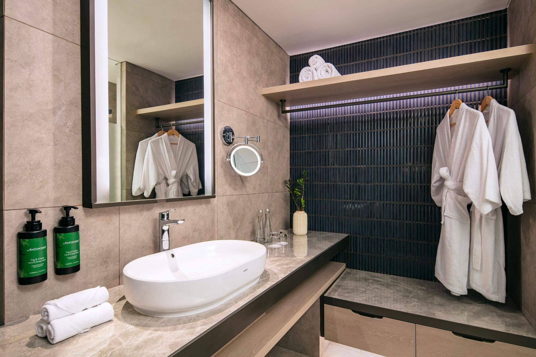 Crowne Plaza Labuan Bajo by IHG 1 King Standard 3