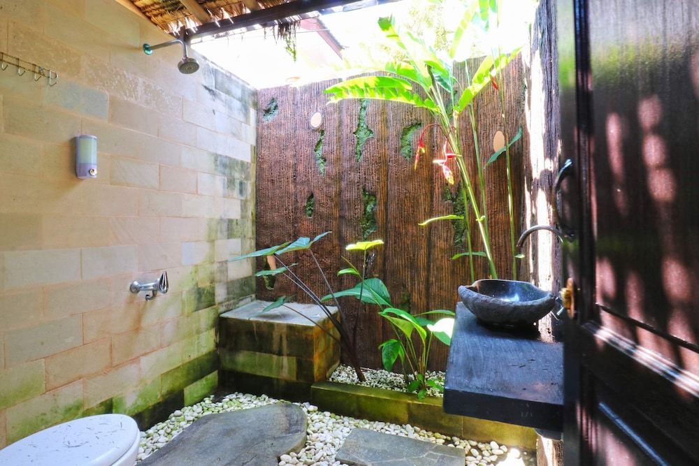 Aries Biru Hotel & Villa Saung 2