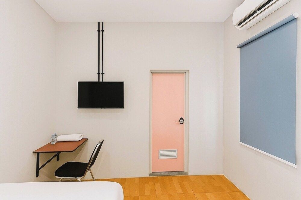 Anders Permata Millenium Standard Room, 1 Queen Bed 2