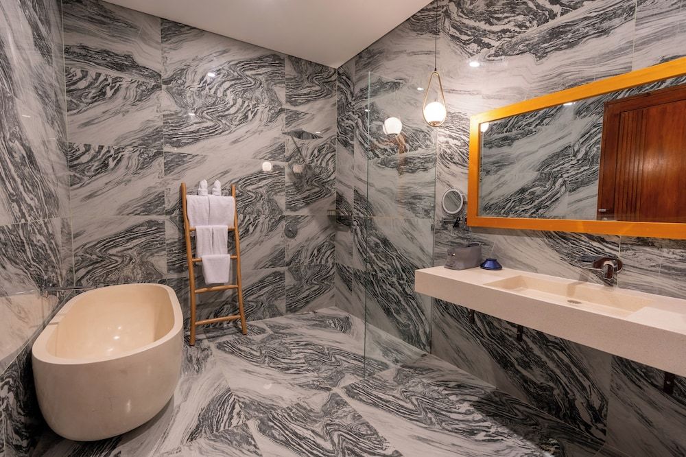 Tribhuwana Padma Lake Resort Luxury Suite, Balcony, Lake View 10