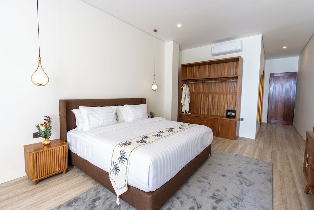 Tribhuwana Padma Lake Resort Luxury Suite, Balcony, Lake View 3