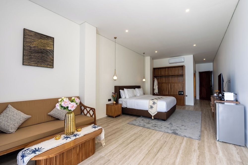 Tribhuwana Padma Lake Resort Luxury Suite, Balcony, Lake View 4