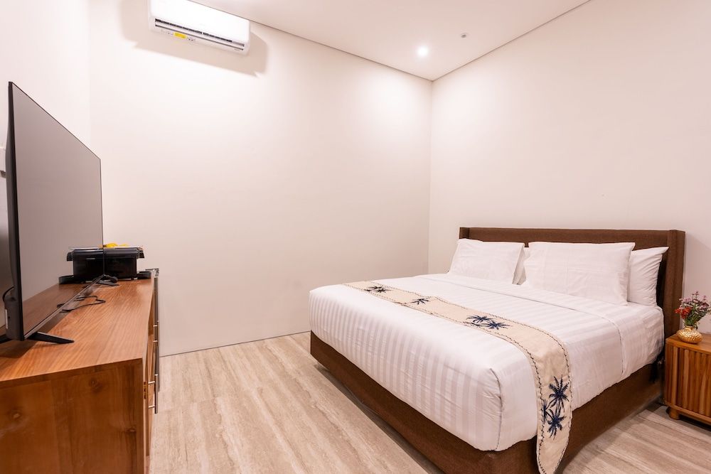 Tribhuwana Padma Lake Resort Double Room 3