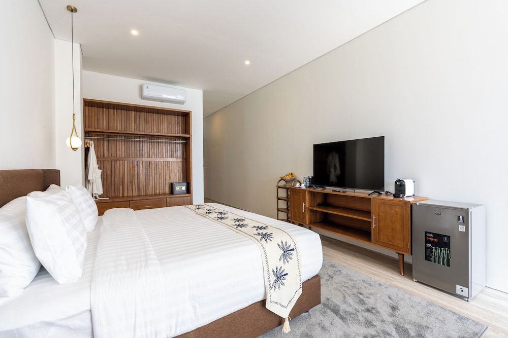 Tribhuwana Padma Lake Resort Luxury Suite, Balcony, Lake View 2